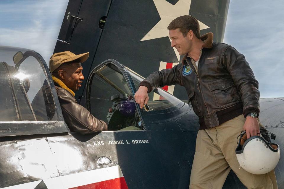 Jesse Brown (Jonathan Majors) and Tom Hudner (Glen Powell) in Columbia Pictures' DEVOTION.