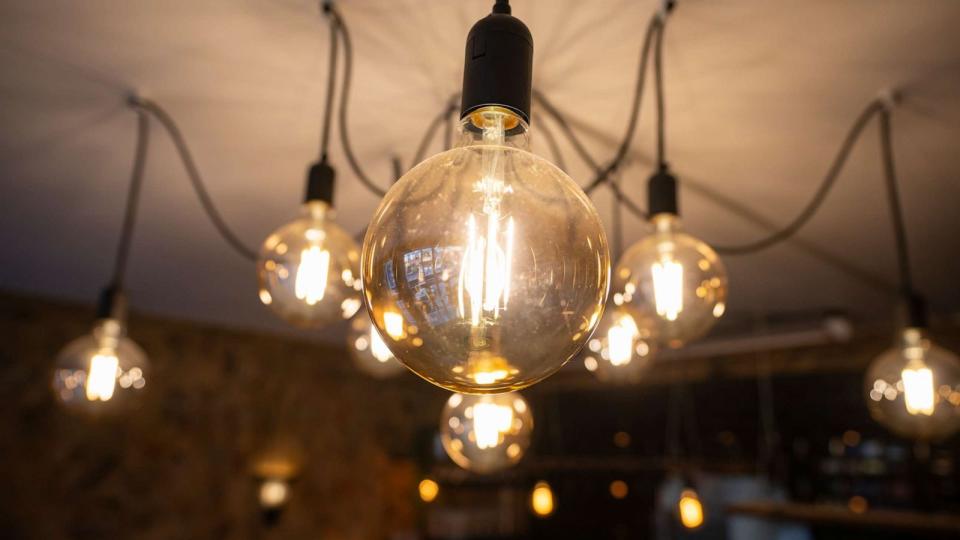 PHOTO: Incandescent lamp. (STOCK PHOTO/Getty Images)