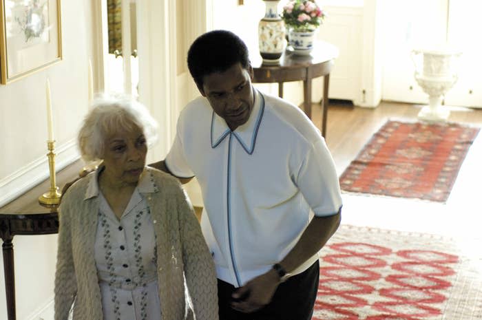 Denzel Washington walks behind Ruby Dee