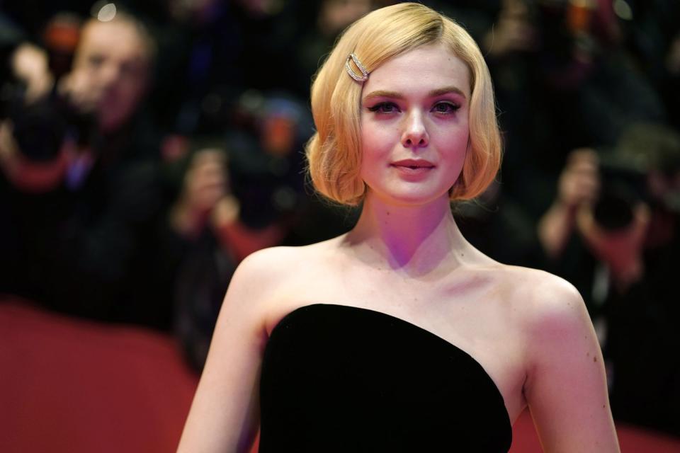 Mit heute 24 Jahren ist Elle Fanning eine der gefragtesten Jungschauspielerinnen der letzten Jahre, wie Hauptrollen in "Maleficent" (2014), "Mary Shelley" (2017) und "A Rainy Day in New York" (2019) zeigten. (Bild: Thomas Niedermueller/Getty Images)