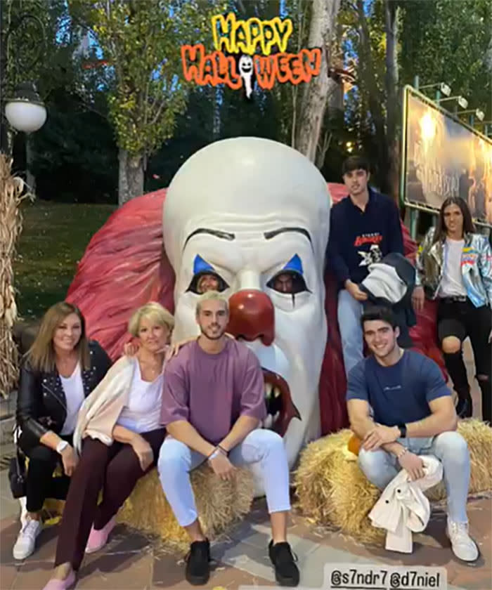 Raquel Rodríguez con su familia en el Parque de Atracciones de Madrid