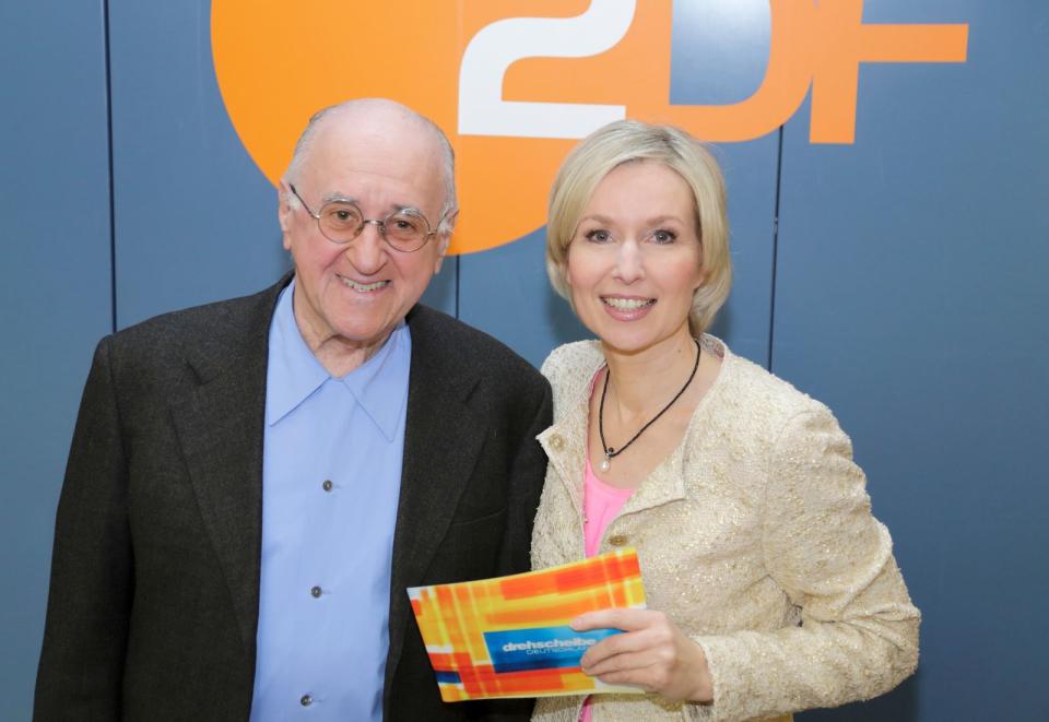 Immer wieder waren Prominente bei Babette von Kienlin im  "drehscheibe"-Studio zu Gast, so auch Alfred Biolek im Jahr 2013.  (Bild: ZDF / Rico Rossival)