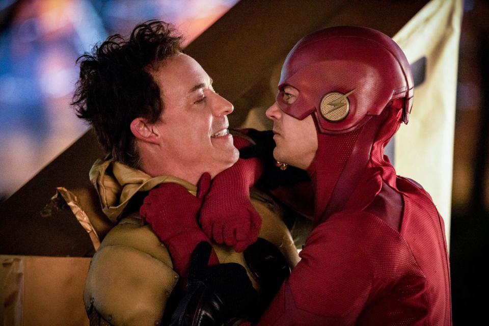 the flash season 5 finale, tom cavanagh as eobard thawne, grant gustin as the flash