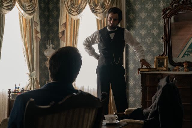 《刺客追捕令》重現前美國總統亞伯拉罕林肯遇害後，追捕兇手的故事。（圖／AppleTV+提供）