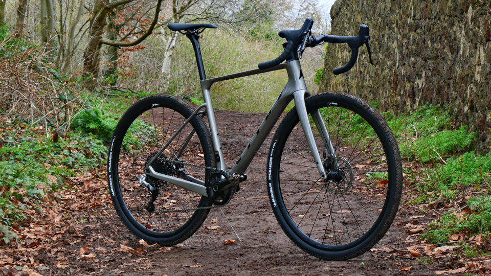 Vitus Venon EVO GR gravel bike on a gravel path