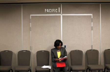 A job seeker fills out an application during a job hiring event for marketing, sales and retail positions in San Francisco, California June 4, 2015. REUTERS/Robert Galbraith