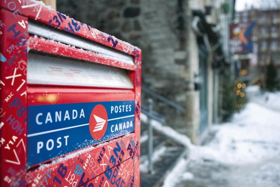 Workers with Canada Post say they're ready to keep up with a non-stop pace that starts Black Friday and goes into January. 