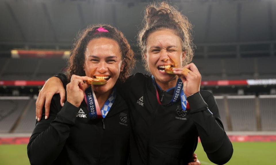 Portia Woodman and Ruby Tui with their Olympic gold medals