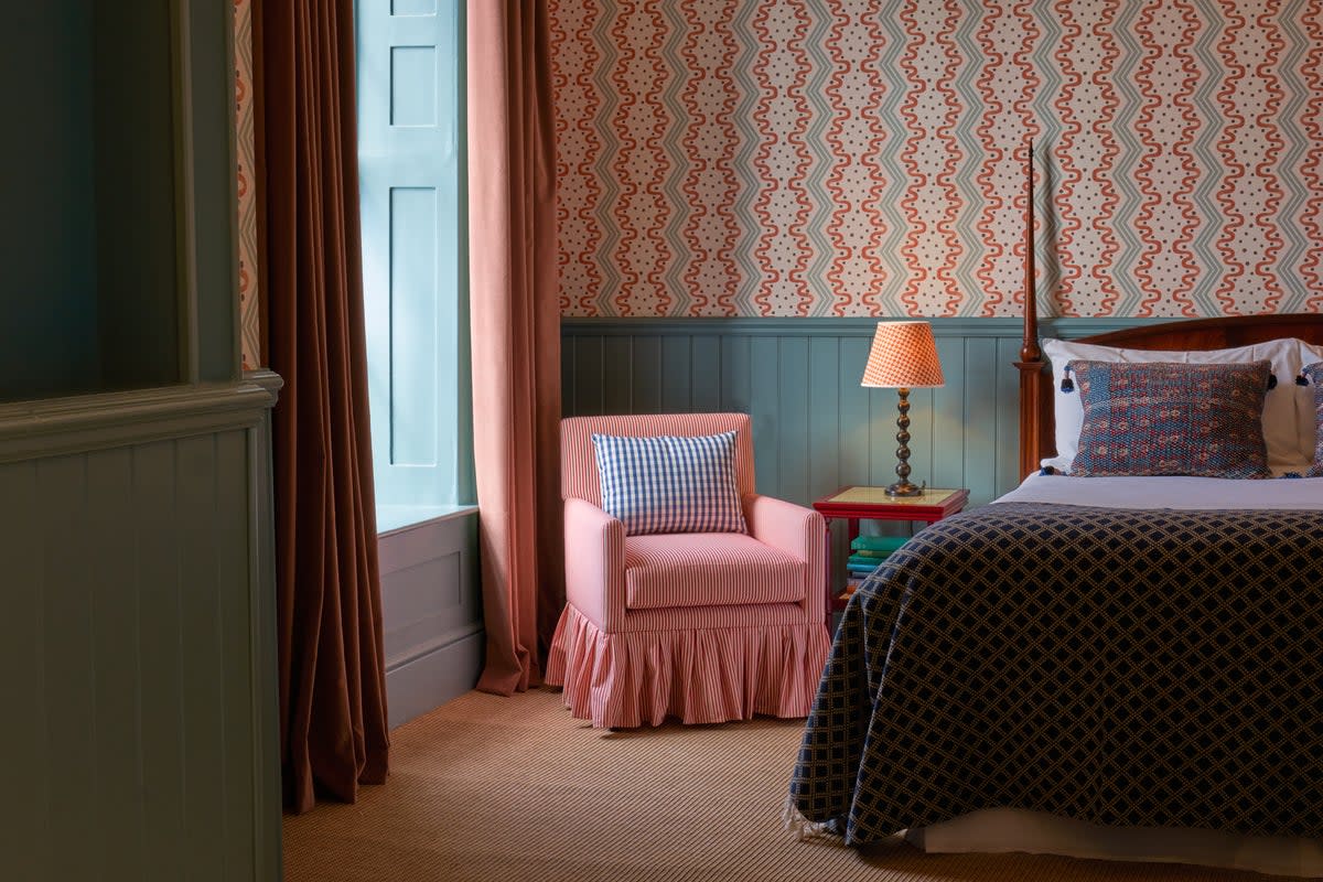 The Mitre’s stylish bedrooms look out over Hampton Court Palace (The Mitre)