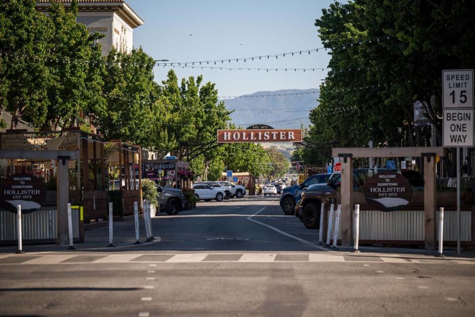 The entry to downtown Hollister is seen May 19, 2023. Xavier Mascareñas/xmascarenas@sacbee.com