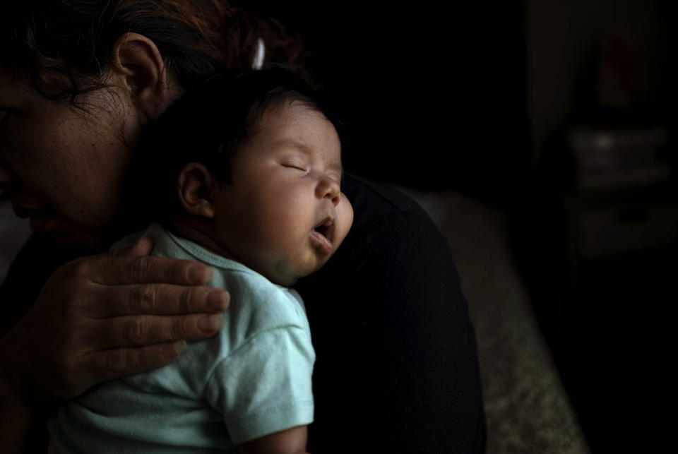 Griselda, una mujer indocumentada, con su hija de 4 años en Austin, Texas, el 1º de noviembre de 2019. (Lynsey Addario/The New York Times)