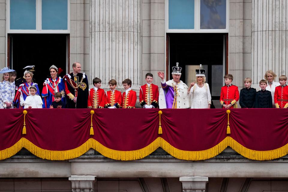 The entire royal family on the Buckingham Palace balcony.