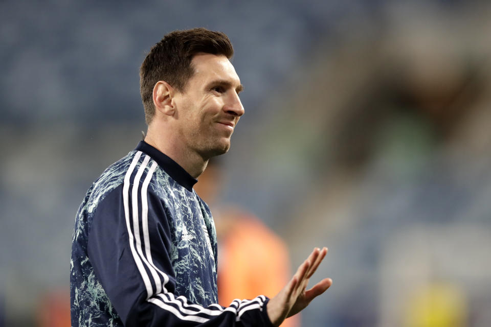 Lionel Messi, de la selección de Argentina sonríe antes de un partido de la Copa América ante Bolivia, el lunes 28 de junio de 2021, en Cuiabá, Brasil (AP Foto/Andre Penner)