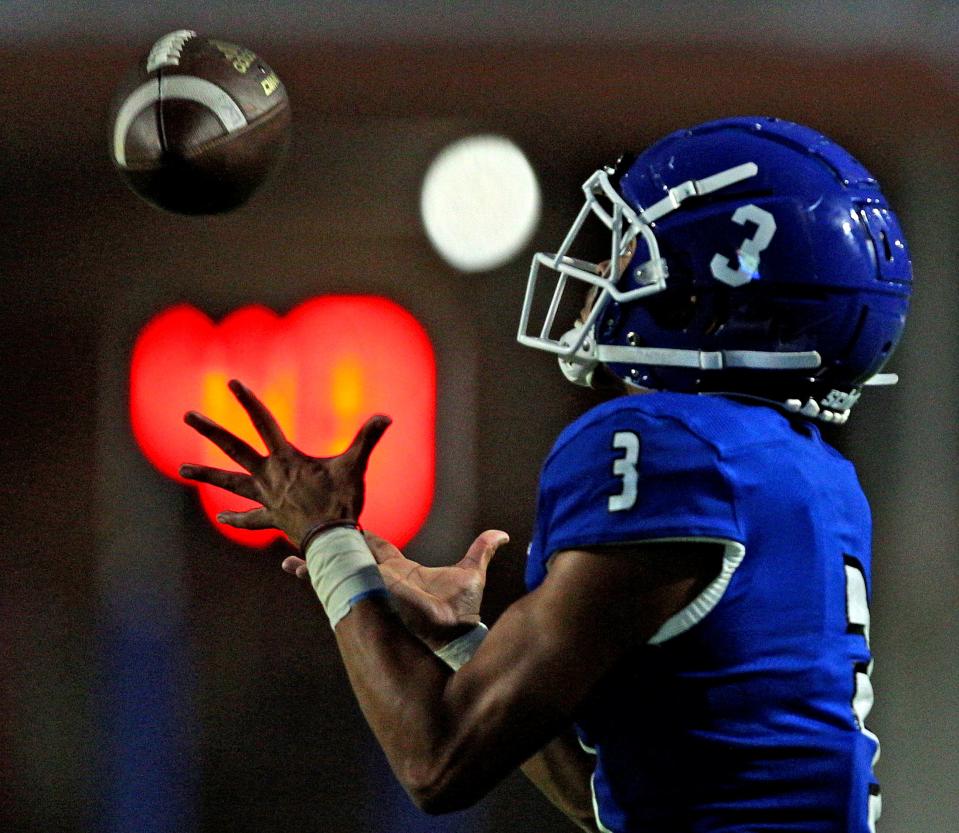 Lake View's Jacob Chappa prepares to make a catch during a game against Fabens at San Angelo Stadium on Friday, Oct. 1, 2021.