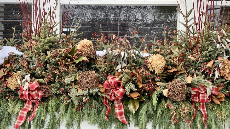 outdoor christmas planters window box ribbon