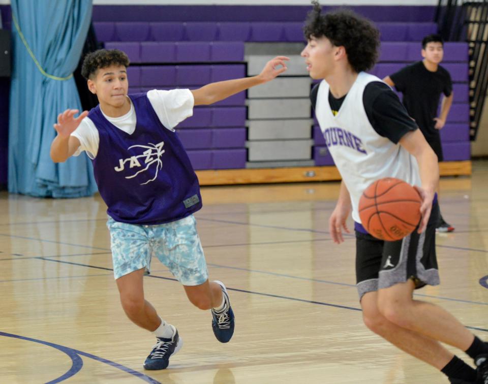 Leo Andrade, left, tries to block a play by teammate Dominic Quelle during a practice drill. The Bourne High School boys basketball team held a practice Thursday afternoon. Merrily Cassidy/Cape Cod Times
(Photo: Merrily Cassidy/Cape Cod Times)