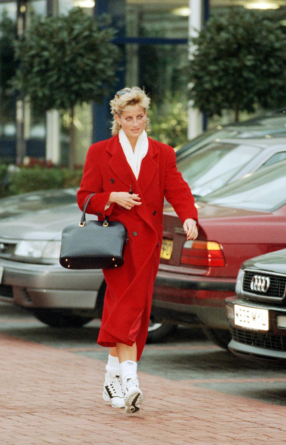 <h1 class="title">PRINCESS DIANA LEAVING THE HARBOUR CLUB GYM IN CHELSEA, LONDON, BRITAIN - 1996</h1> <cite class="credit">Photo: Shutterstock</cite>