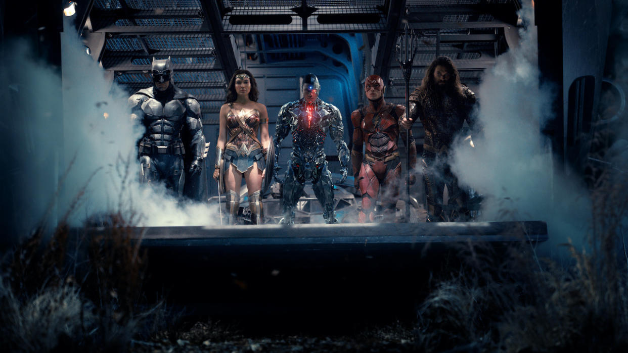  Batman, Wonder Woman, Cyborg, Flash and Aquaman assembled for battle in Justice League movie 