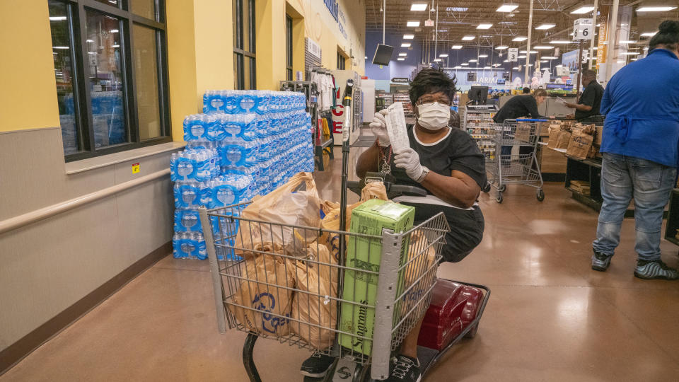 Elderly shoppers at Kroger who had their groceries paid for by Tyler Perry. (Photo: Kroger)