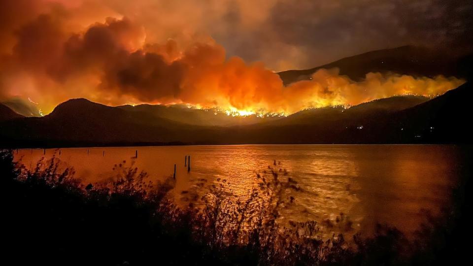 Argenta Creek wildfire with the community spread out on the bench below the flames. Taken just before evacuation began on July 24 at 11:30 p.m.