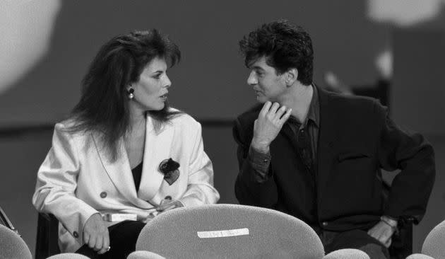 Dani et Etienne Daho, ici lors d'un émission consacrée au SIDA sur Antenne 2 à Paris le 4 juin 1987, France. (Photo: Frederic REGLAIN via Getty Images)