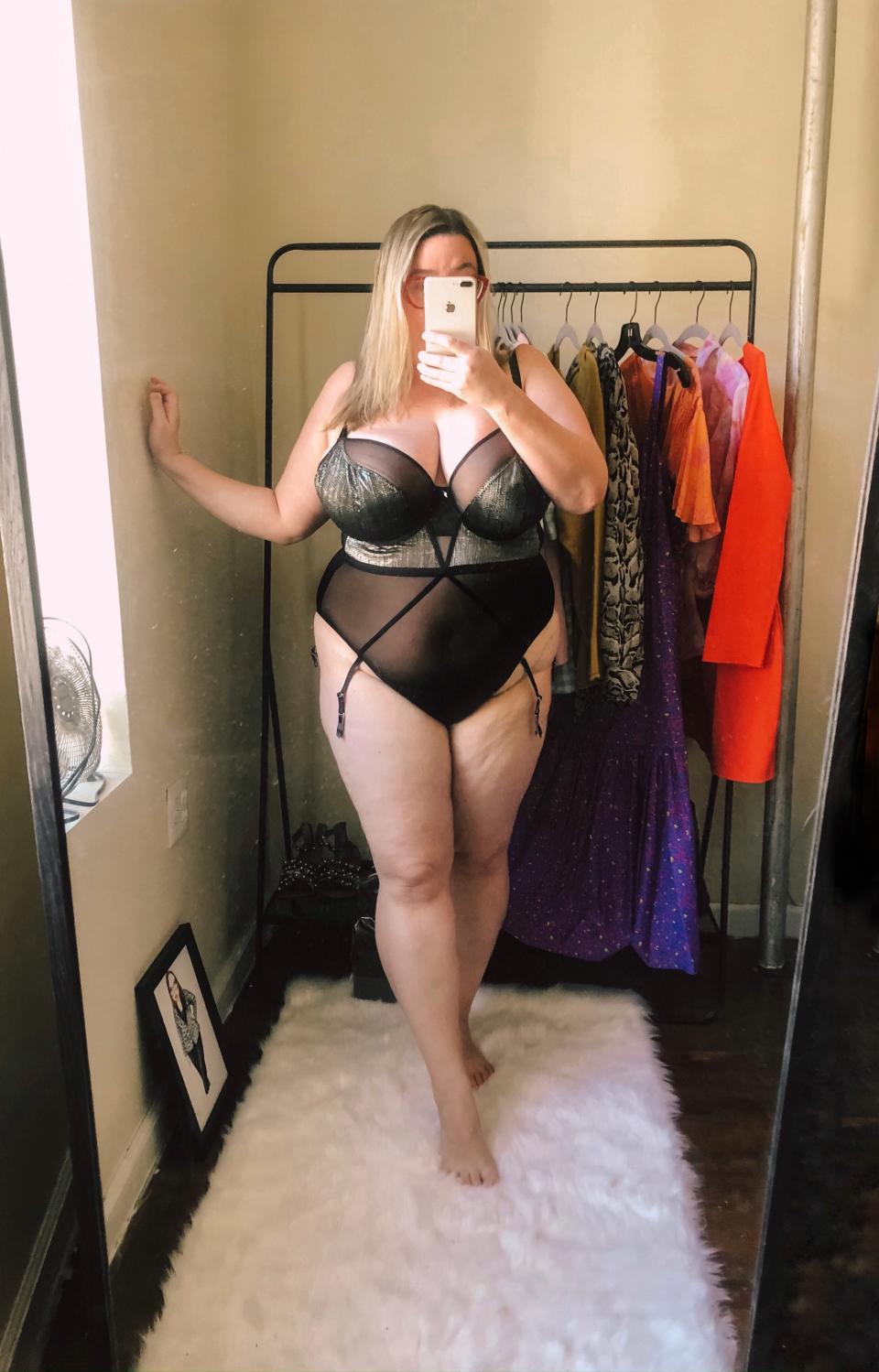 Body positive bloggerr Sarah Chiwaya told HuffPost that sharing her #MyQuarantineBody post led to an amazing response from her followers. (Photo: <a href="https://www.instagram.com/p/B-wyVubJqHf/" target="_blank">Instagram/@curvily</a>)