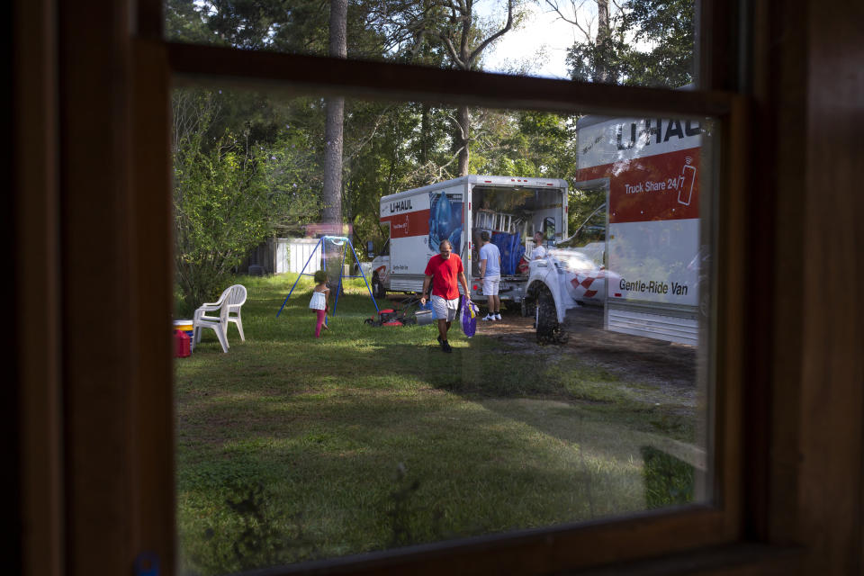 (Left to right) Terri Strakas family Sophia Raymund, 5, John Raymund, Clayton Kiniry, Zachary Raymund, and Thaddeus Straka, help her move into her new home in Myrtle Beach, South Carolina on September 19, 2022. (Credit: Madeline Gray for The Washington Post via Getty Images)