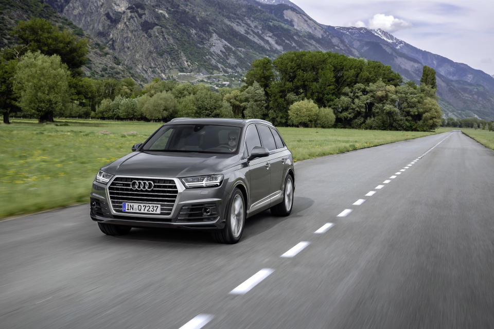 Gleich vier Autos mit Ringen im Kühlergrill stehen in der Top Ten der am häufigsten gestohlenen Autos im Jahr 2015. Die Audi Q7 mit dem kleineren 3.0 TDI kam auf stolze 11,5 Diebstähle pro 1.000 versicherter Autos und Platz fünf. Durchschnittlicher Schaden: 35.528 Euro.