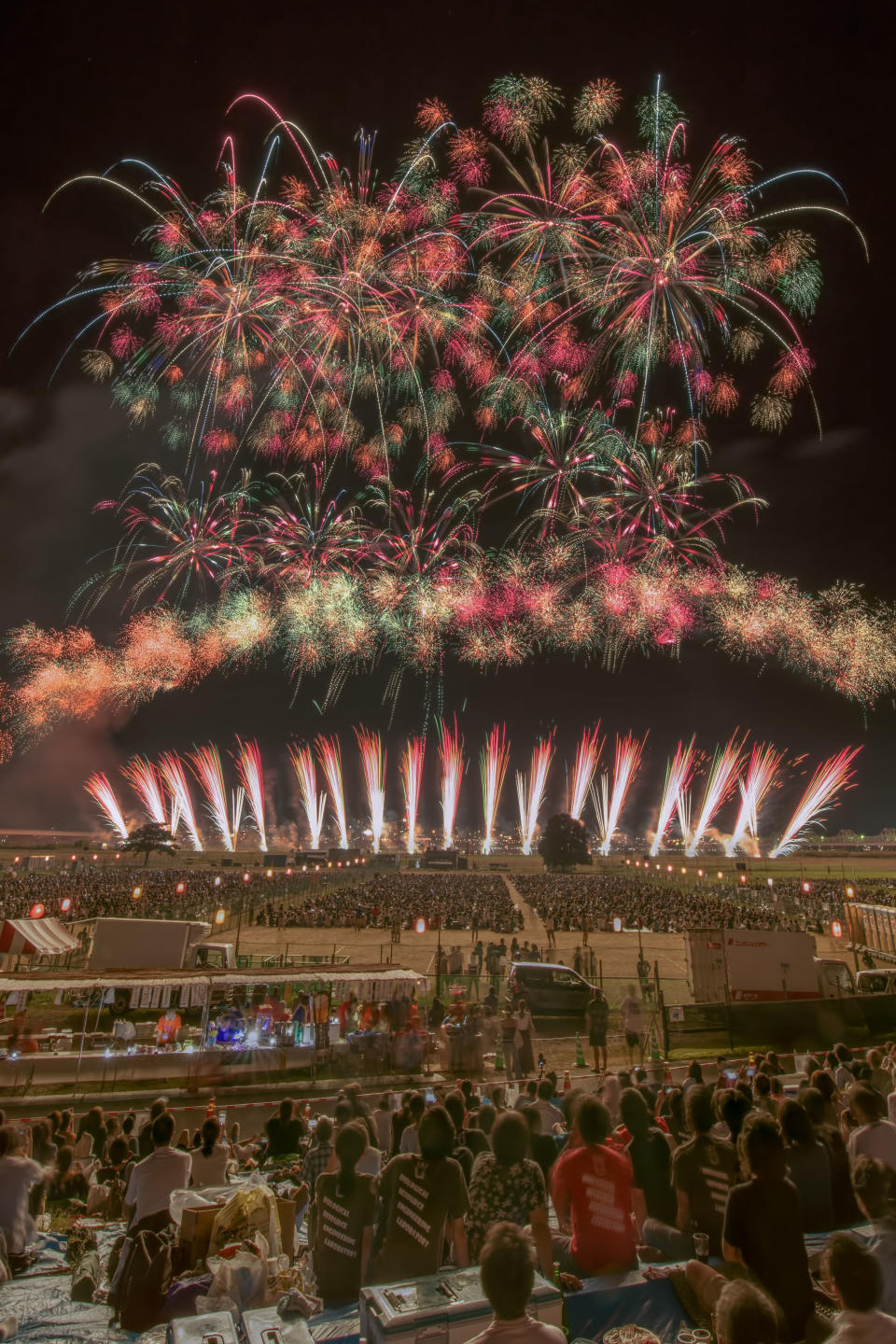 Photographer travels across Japan snapping incredible firework displays