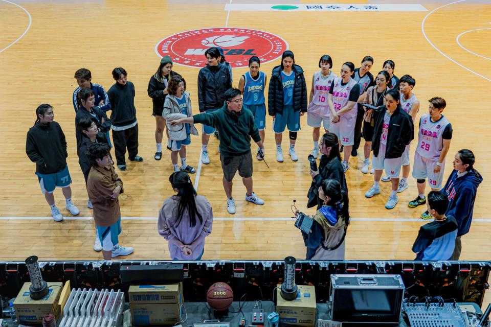 ▲導演吳宗叡 (中) 認為海選脫穎而出的球員都很有衝勁，將帶給觀眾不一樣的觀影感受。