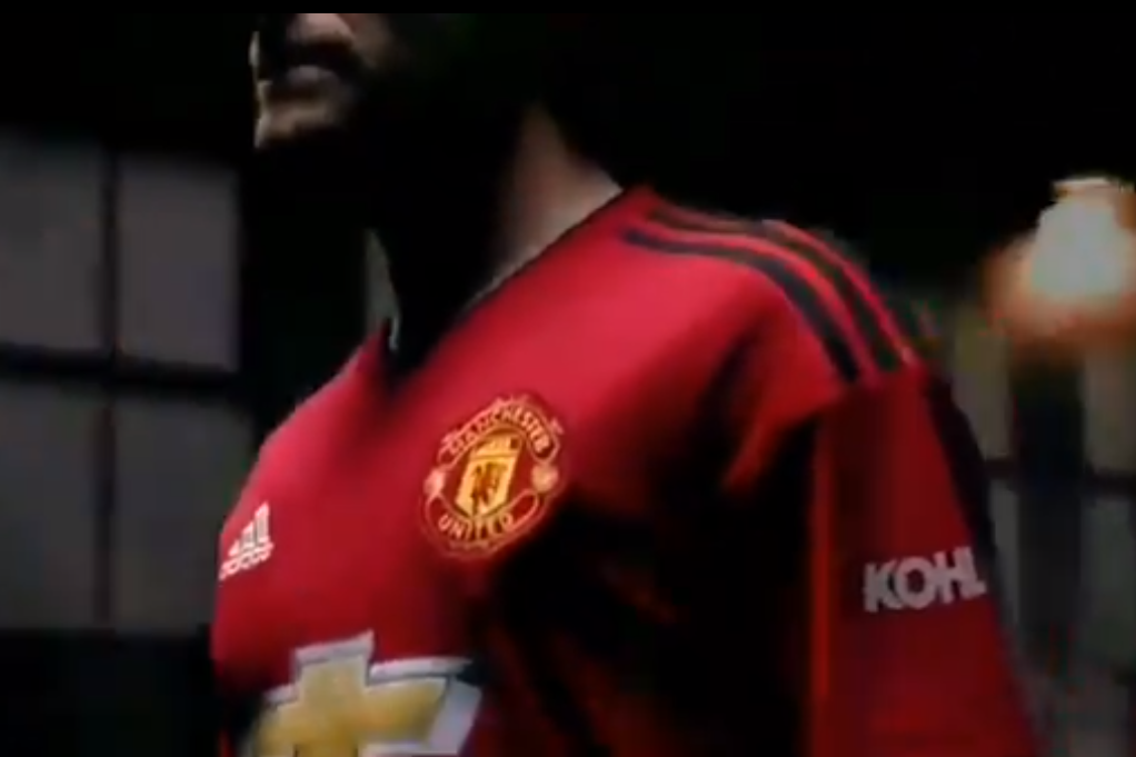 Juan Mata shows off the new look: (ManUtdUpdatez/Twitter)