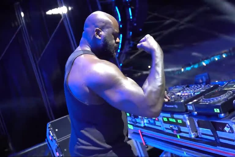 Unas 20 mil personas bailaron en el festival Dreambeach, de Almería, con el set de la leyenda de la NBA Shaquille O’Neal, que se presenta en los escenarios electrónicos como DJ Diesel