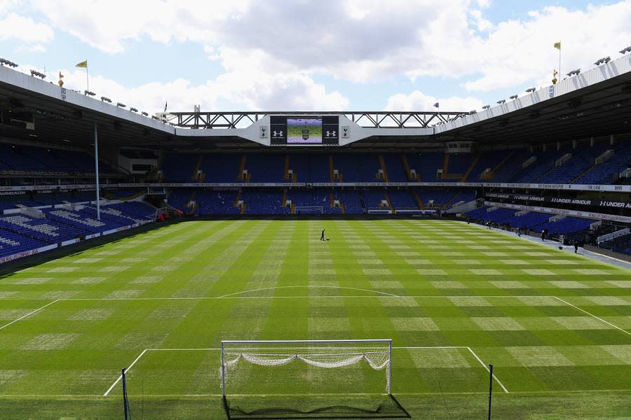 Das White Hart Lane (deutsch: Gasse zum weißen Hirsch) stand im Londoner Stadtteil Tottenham und hatte zuletzt Kapazität für 36.284 Zuschauer. In seiner Anfangszeit war das Stadion nur unter seinem alten Namen "Gilpin Park" bekannt. Erst später setzte sich "White Hart Lane" durch