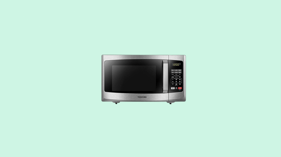 Best gifts for college students 2022: Toshiba Microwave