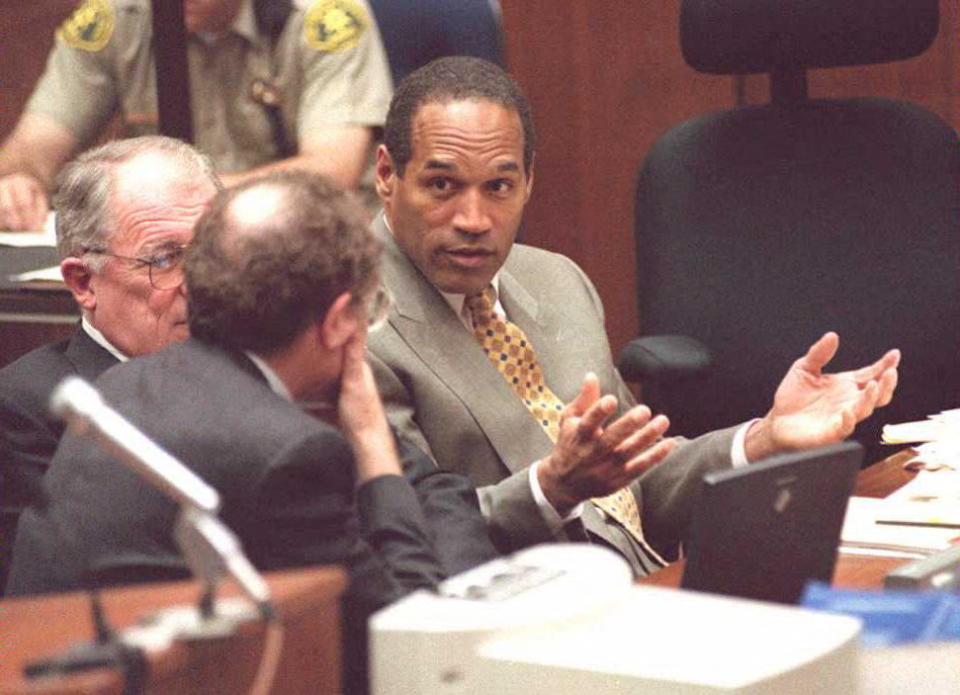 O.J. Simpson (R) talks with two of his attorneys, F. Lee Bailey and Alan Dershowitz (back to camera) in court 16 June during his double murder trial in Los Angeles. Earlier Dershowitz said that prosecutors have selectively targeted pro-Simpson jurors and he has asked the judge to halt any further dismissals without an evidentiary hearing.          AFP PHOTO (Photo by Reed SAXON / POOL / AFP) (Photo by REED SAXON/POOL/AFP via Getty Images)