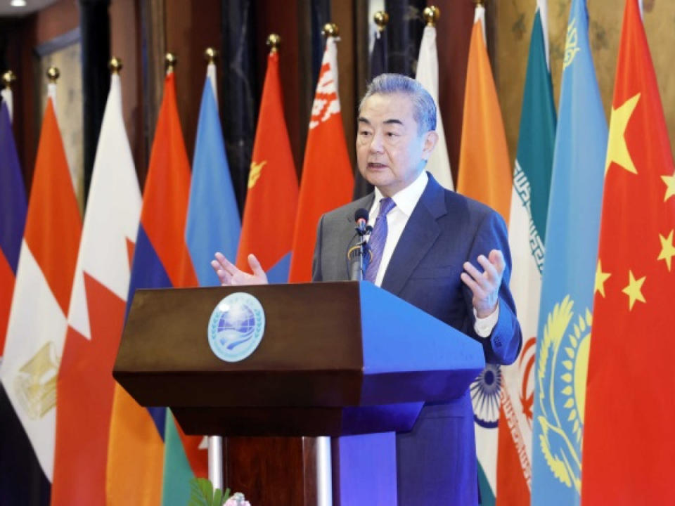 在哈薩克阿斯坦納出席上合組織外長會的中國外交部長王毅。   圖：翻攝中國外交部網站