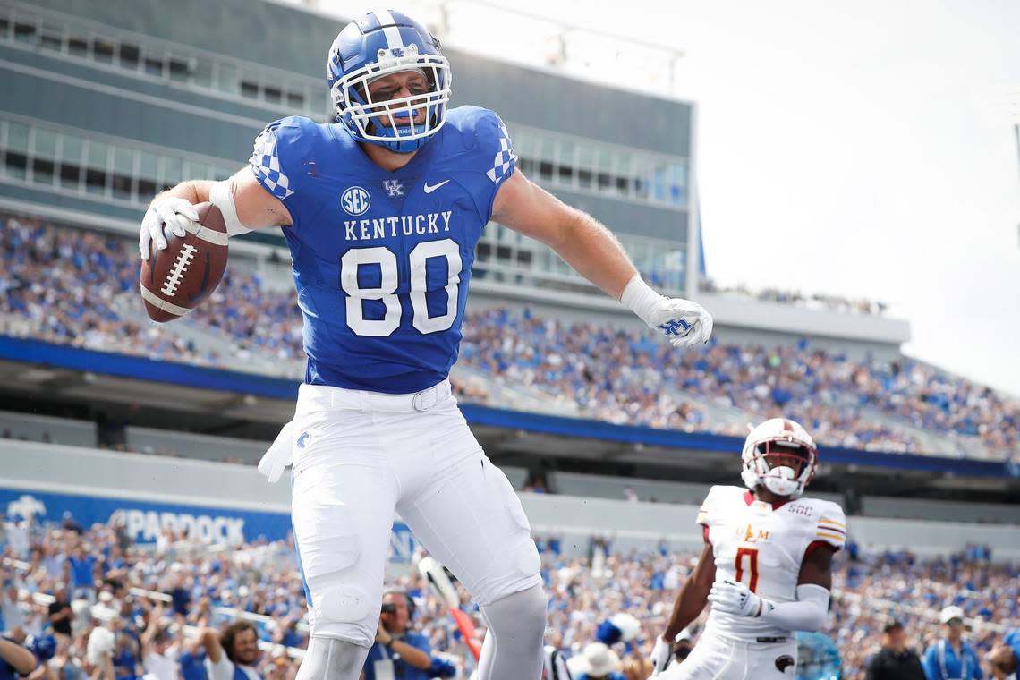 Kentucky tight end Brenden Bates (80) has caught four passes in three games with a touchdown catch this season.
