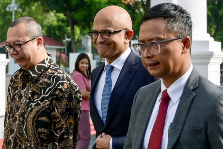 Microsoft CEO Satya Nadella arrives for a meeting with Indonesia's President Joko Widodo (BAY ISMOYO)