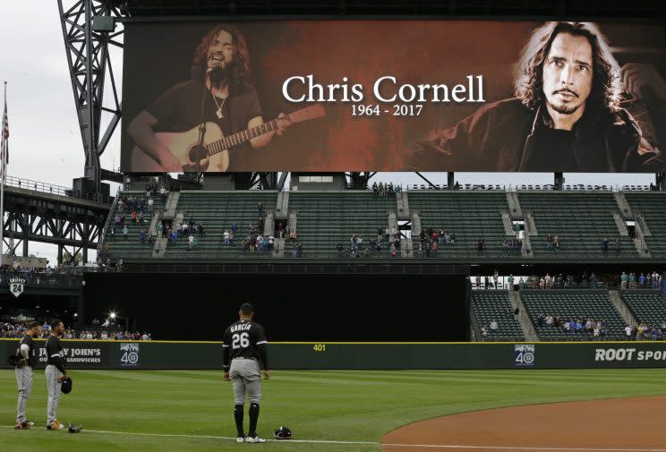The Mariners held a moment of silence for Soundgarden frontman Chris Cornell before Thursday's game. (AP Photo)