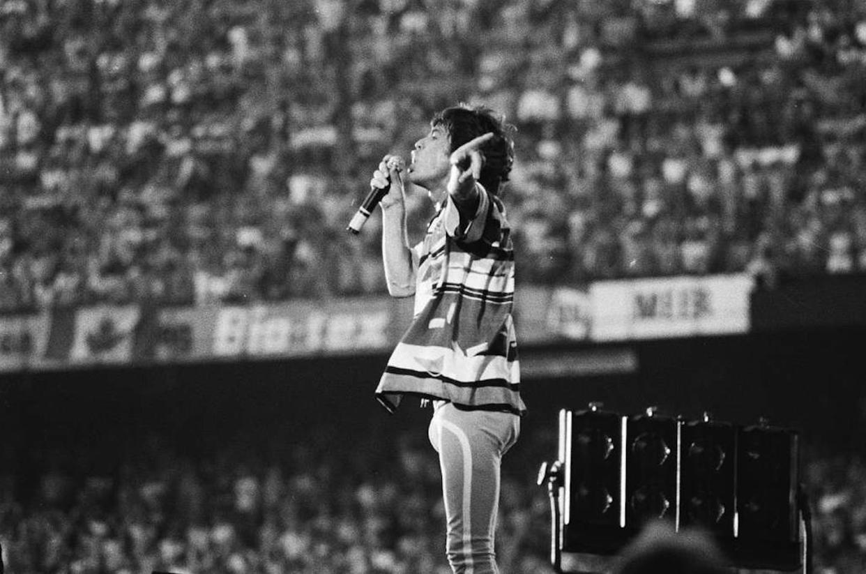 Mick Jagger en una actuación de los Rolling Stones en el estadio Feijenoord de Rotterdam. <a href="https://garystockbridge617.getarchive.net/amp/media/optreden-rolling-stones-in-het-feijenoordstadion-rotterdam-mick-jagger-bestanddeelnr-9b45fd" rel="nofollow noopener" target="_blank" data-ylk="slk:Nationaal Archief;elm:context_link;itc:0;sec:content-canvas" class="link ">Nationaal Archief</a>