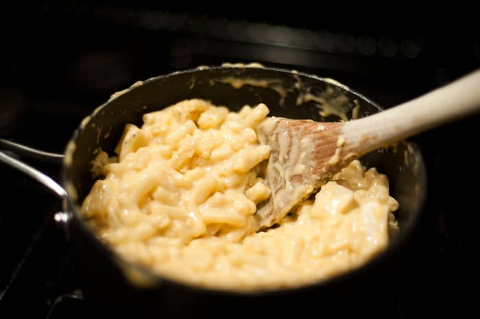 Mac 'n' cheese in a skillet