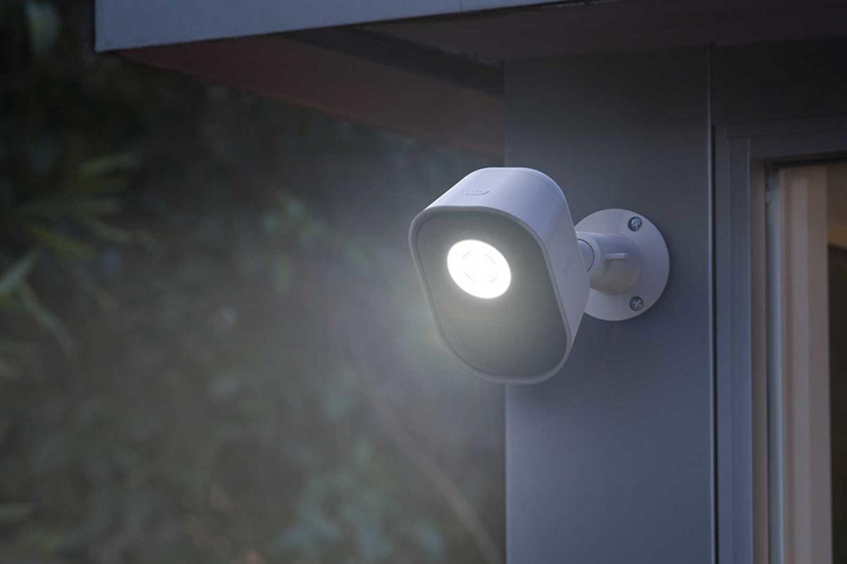 Arlo's smart security light ward nighttime intruders | Engadget