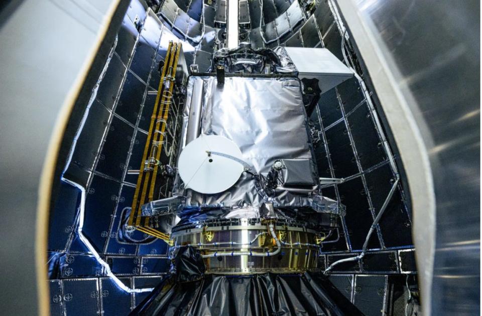 NASA and SpaceX technicians safely encapsulate NASA’s PACE (Plankton, Aerosol, Cloud, ocean Ecosystem) spacecraft in SpaceX’s Falcon 9 payload fairings on Tuesday, Jan. 30, 2024, at the Astrotech Space Operations Facility in Florida.