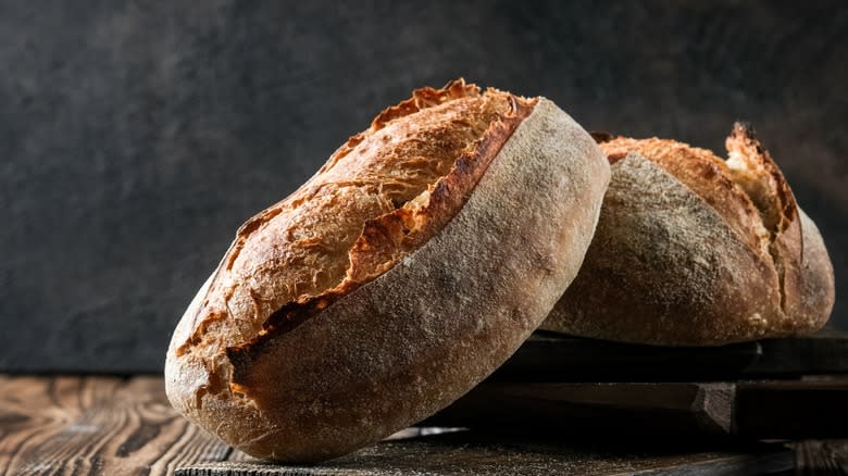 Pain de campagne on wood