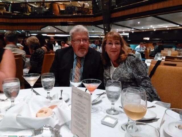 Jeffrey Eisenman and his wife, Linda, enjoying their holiday aboard the Carnival Sunshine before the passenger's fatal heart attack. (Photo: Courtesy of Ira Leesfield)