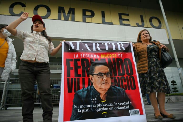 Supporters of Fernando Villavicencio shout slogans as they await sentencing for five suspects in the murderer of the former Ecuadoran presidential candidate on July 12, 2024 (Rodrigo BUENDIA)