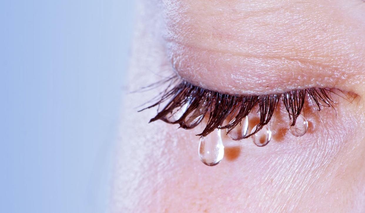 <a href="https://www.shutterstock.com/es/image-photo/weeping-woman-closeup-on-eye-teardrop-97993250" rel="nofollow noopener" target="_blank" data-ylk="slk:Shutterstock / Nagy-Bagoly Arpad;elm:context_link;itc:0;sec:content-canvas" class="link ">Shutterstock / Nagy-Bagoly Arpad</a>