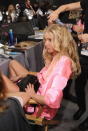 Elsa Hosk en el Backstage de Victoria's Secret Fashion Show 2012