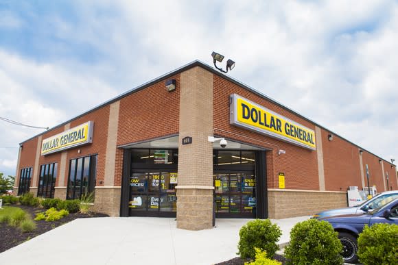 The exterior of a Dollar General