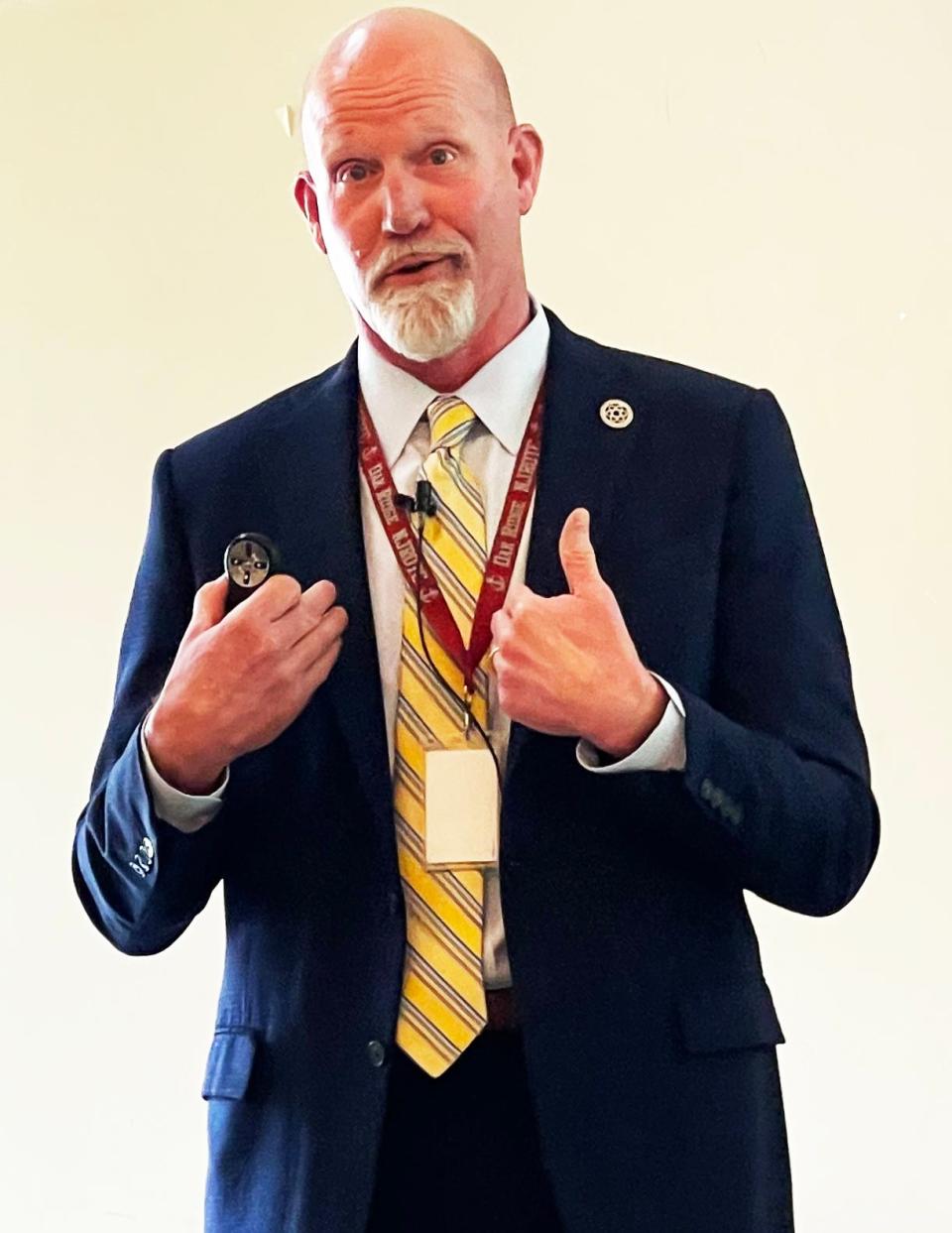 Oak Ridge Schools Superintendent Bruce Borchers speaks on the state of Oak Ridge Schools to the League of Women Voters of Oak Ridge.